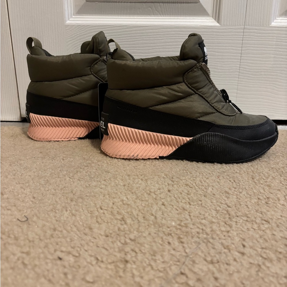 Sorel Olive Green and Pink Women's Quilted Sneakers